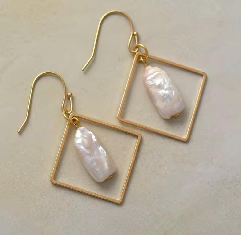 Keshi Pearl Diamond Swings