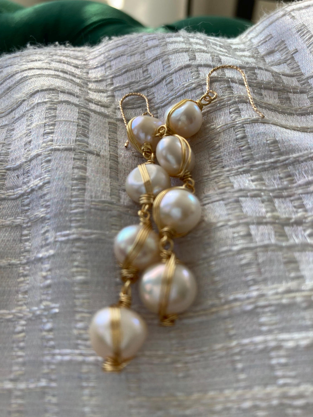SIGNATURE Floating Pearl Drop Earrings