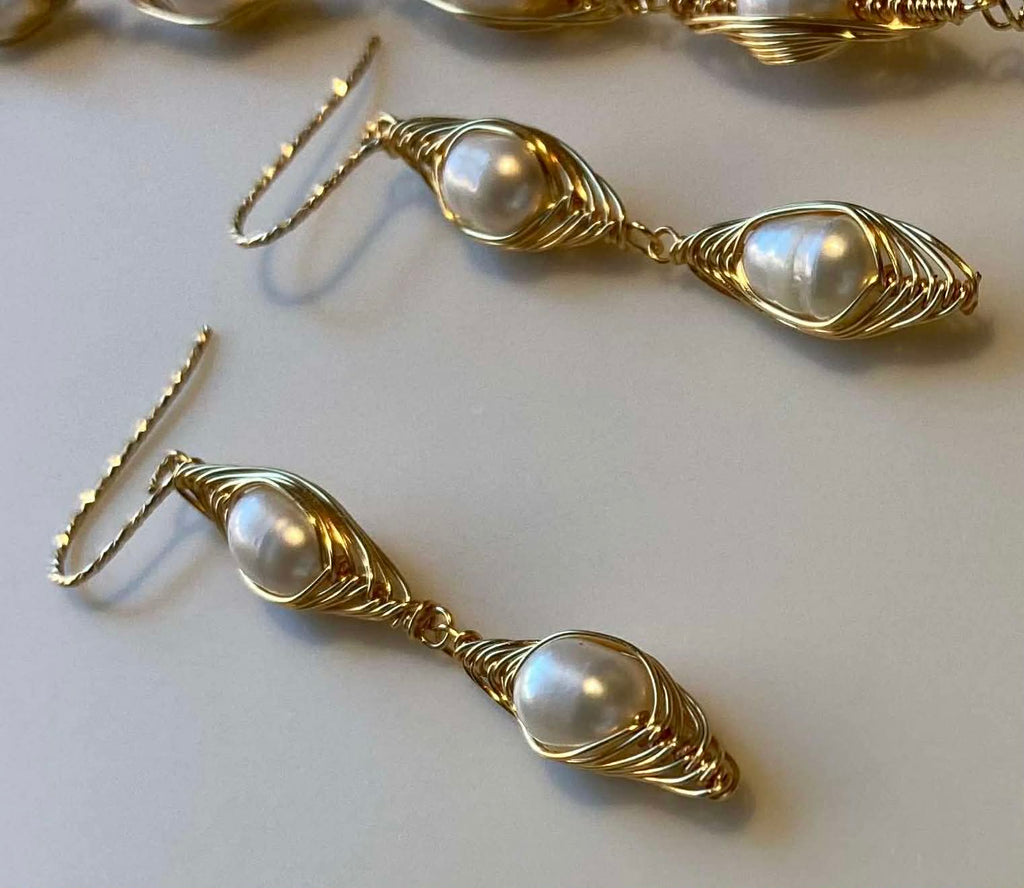 TriBar Gallery Freshwater Pearl Earrings || SIGNATURE