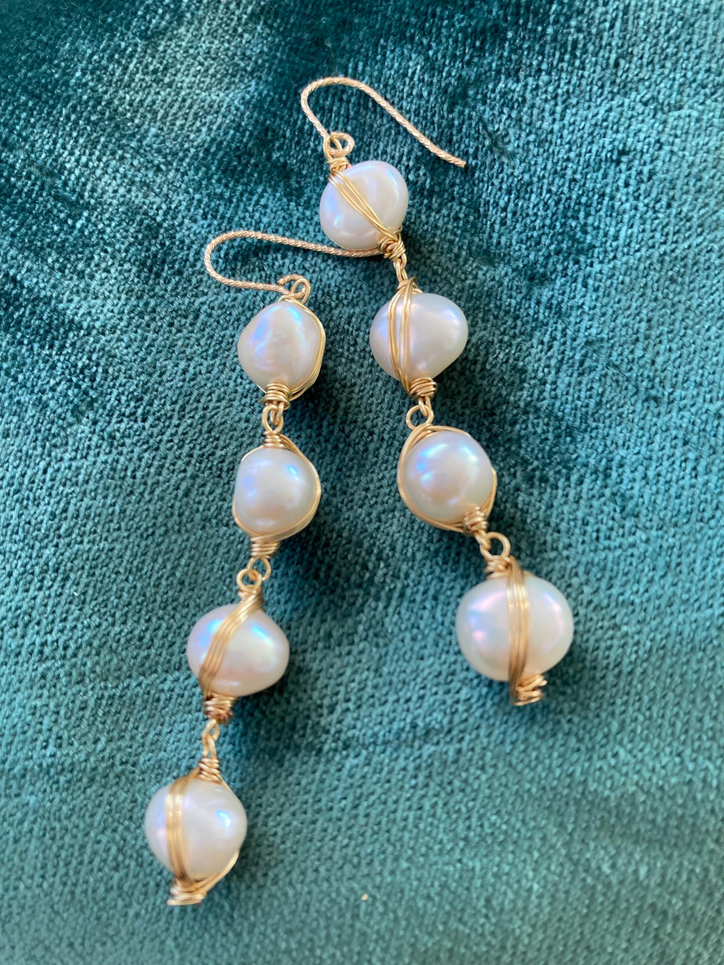 SIGNATURE Floating Pearl Drop Earrings